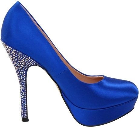 Show me your shoes, please!