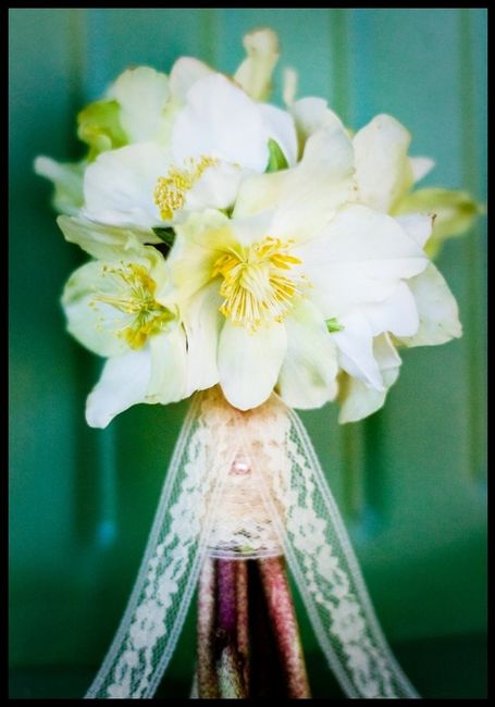 Flowers to go with my dress style?