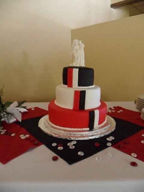 LET'S see your Grooms Cake.  :)