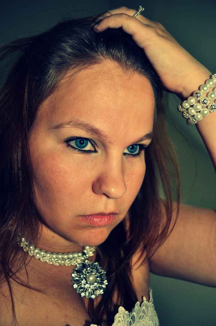 Changed my avatar! My new one has my jewelry :)