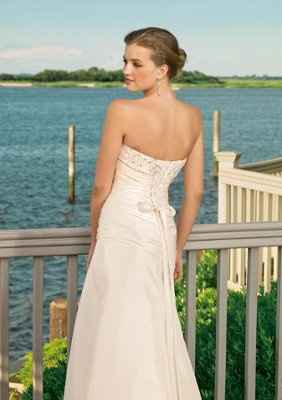 post your wedding  dress pic thanks.