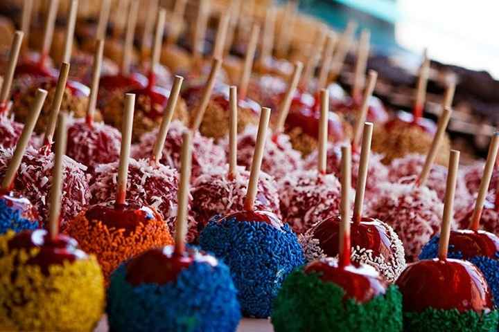 Candy Bar vs Caramel Apple Station