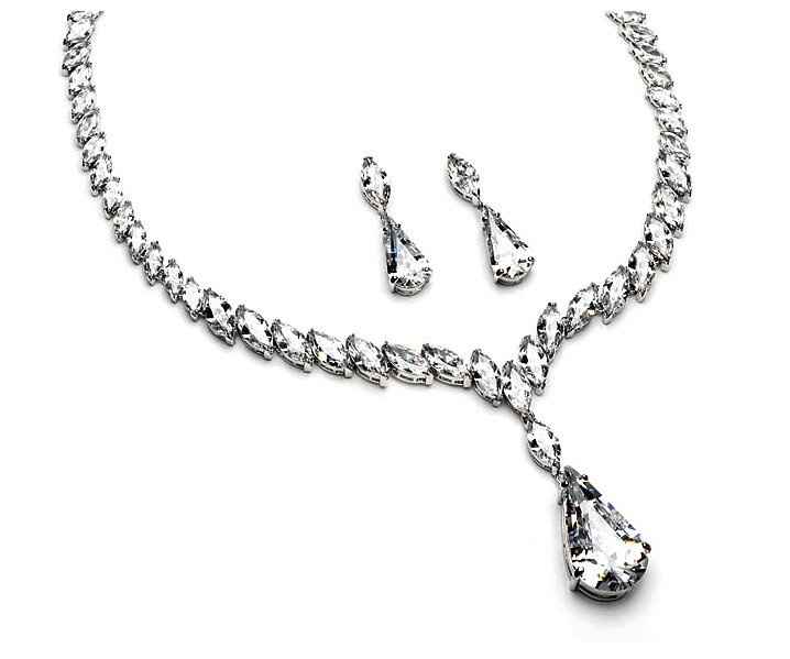 What jewelry should I wear with my dress? Pic
