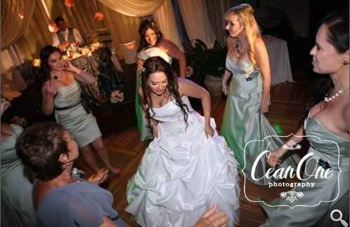 DANCIN THE NIGHT AWAY
