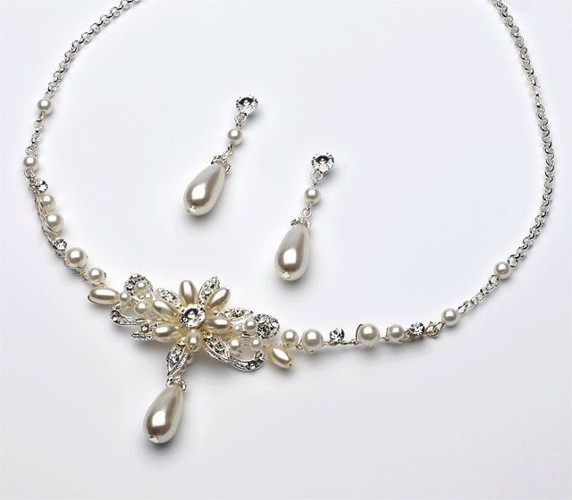 Would this necklace look good with my wedding dress?! *PICS*