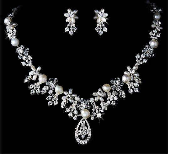 Would this necklace look good with my wedding dress?! *PICS*