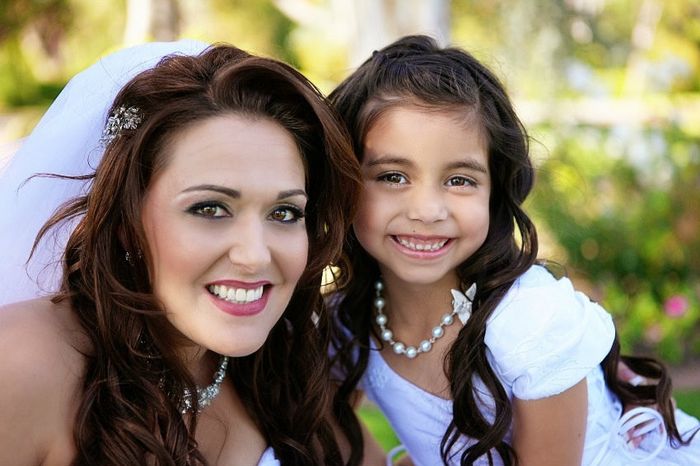 flower girl hairstyle help.!!