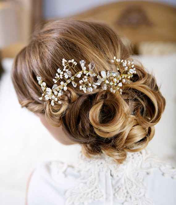 Drop me some wedding pictures of hair!!