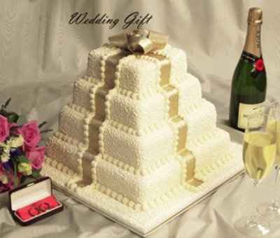 Do you <i>have</i> to have flowers on the cake!?