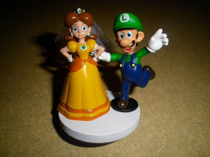 lets see your cake topper . this is mine :)