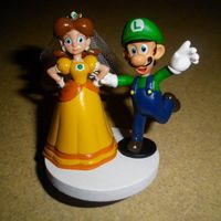 lets see your cake topper . this is mine :)