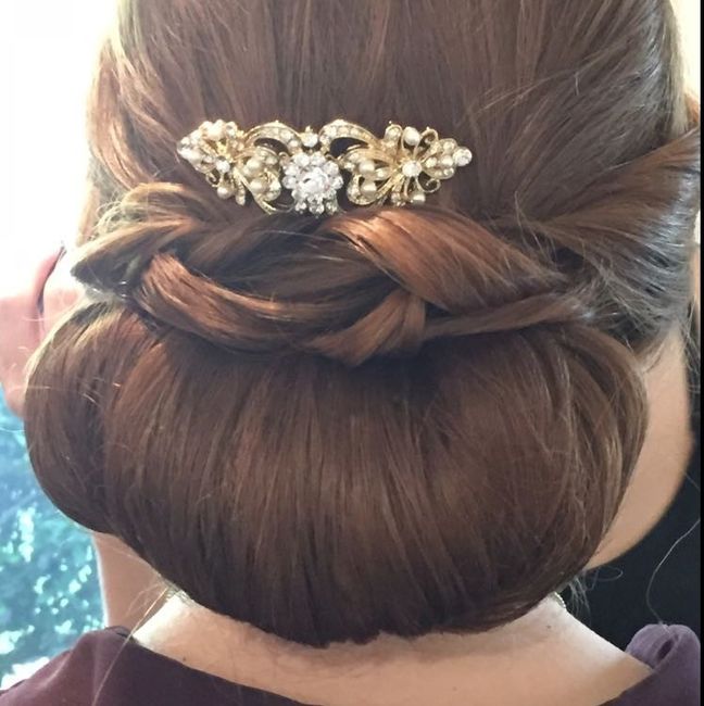 Let's talk wedding hair combs!