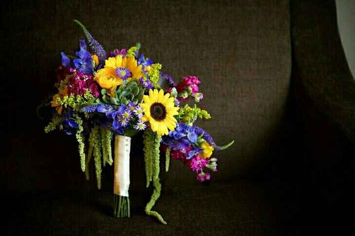 , let's see your wedding bouquet  ladies!!