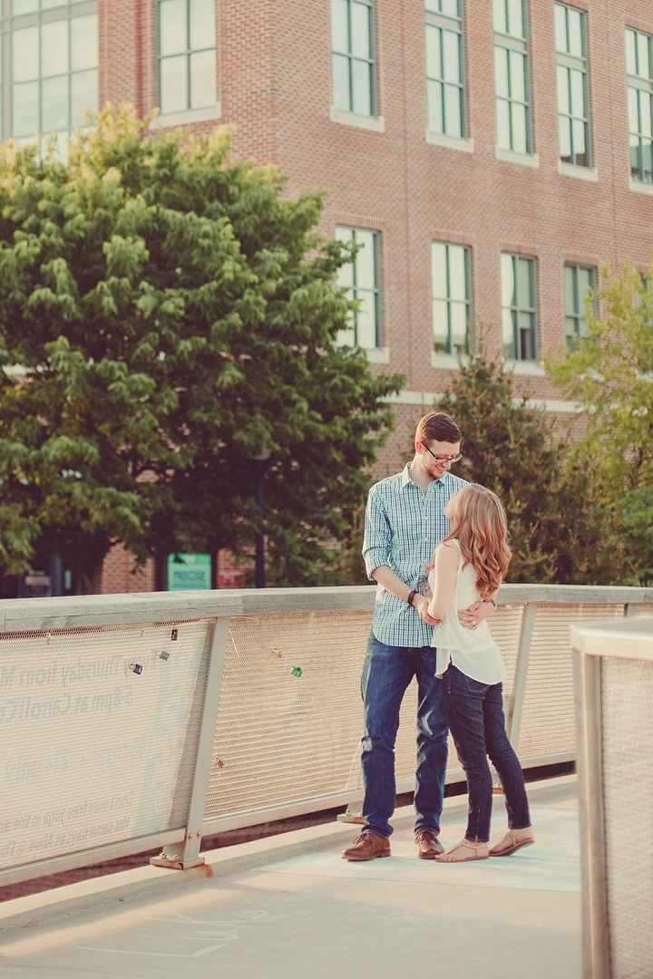 Engagement photo outfits/colors?