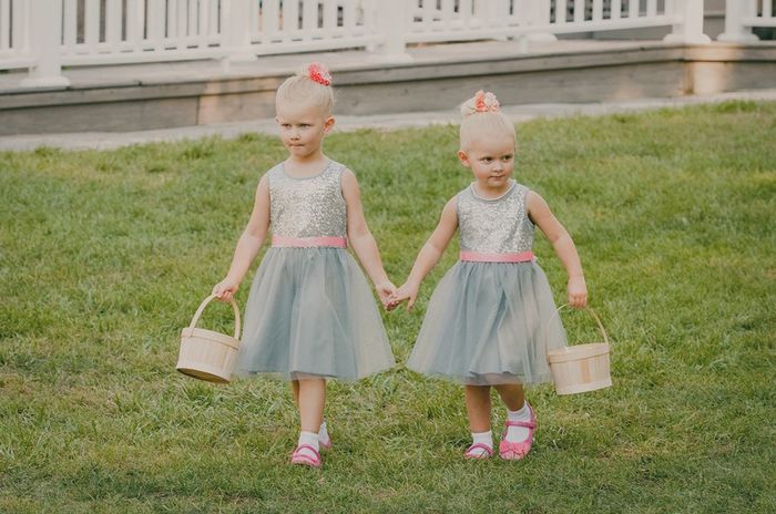 I wanna see your flower girl dresses!!