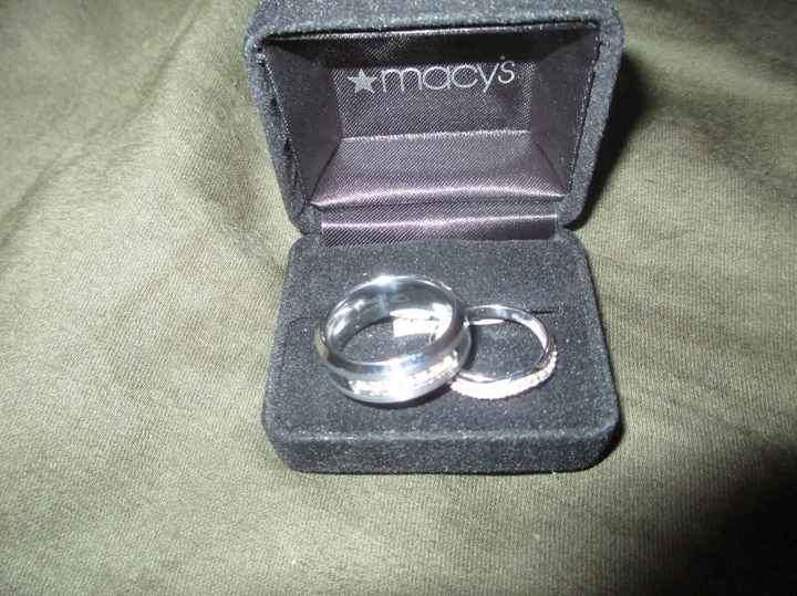 Got our rings!!! **now with pics**