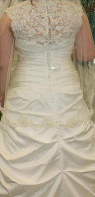 YAY im picking up my dress today!!!