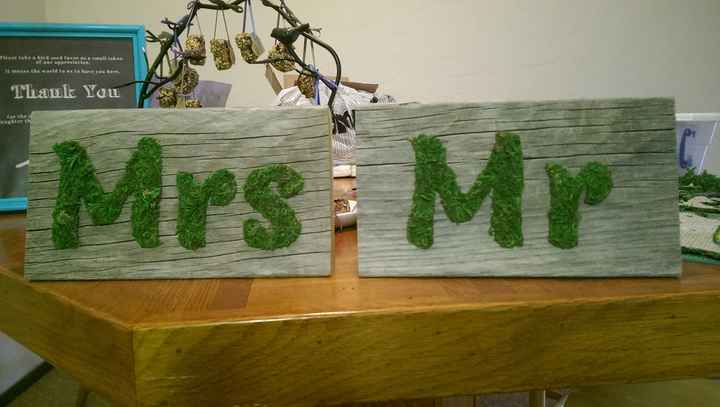 DIY Mr & Mrs Table Signs