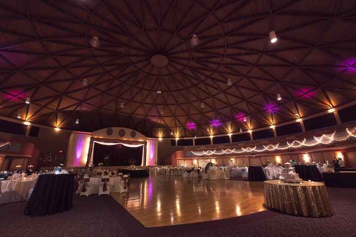 Alternating tablecloth colors?