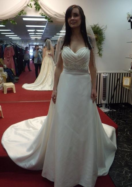 Show us your wedding dress!!!!!!
