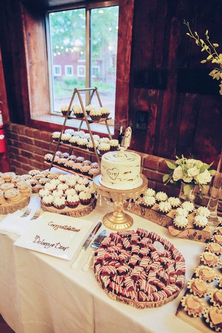 Dessert table... 1