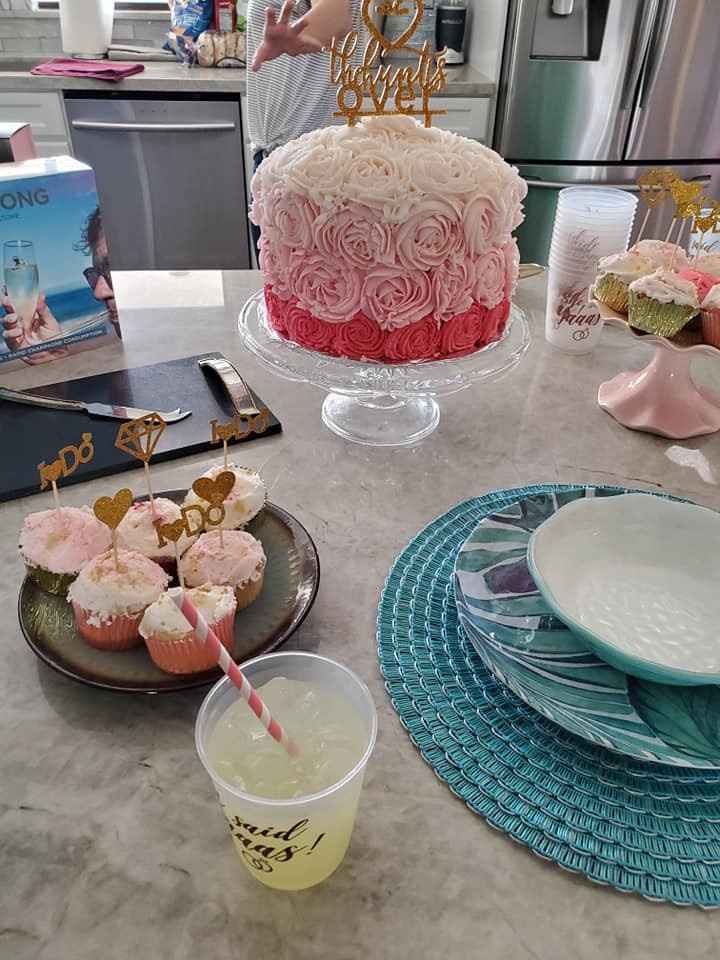 My MOH's mom made the cake & cupcakes!