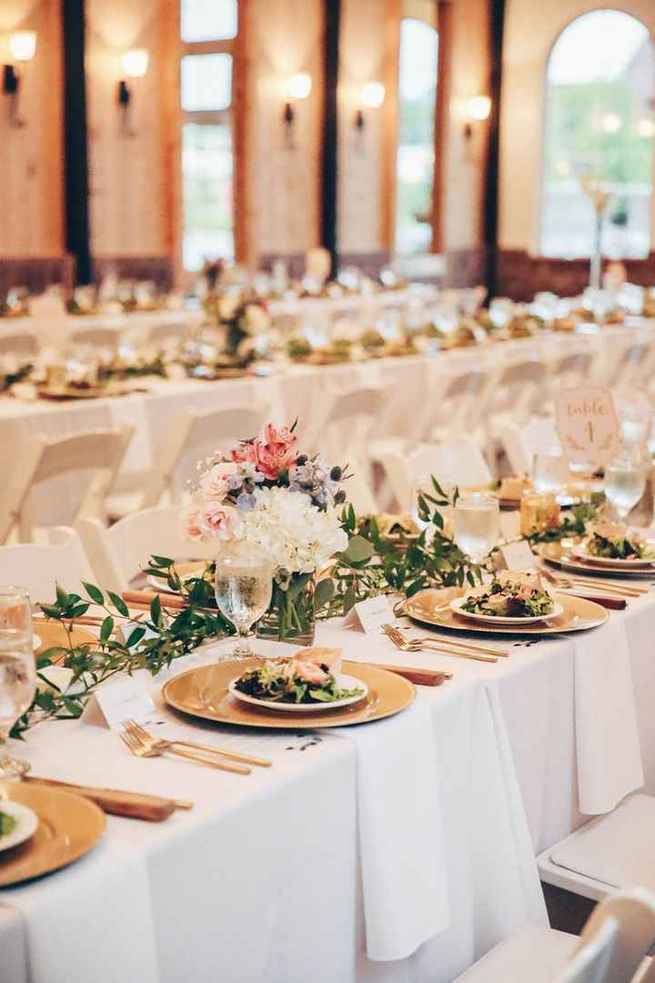 Our smaller centerpiece & greenery runner.