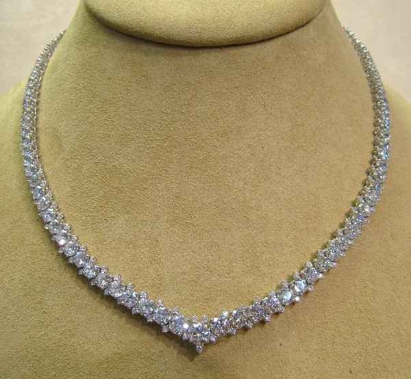 Poll: Necklace or no necklace. Dress pic included.