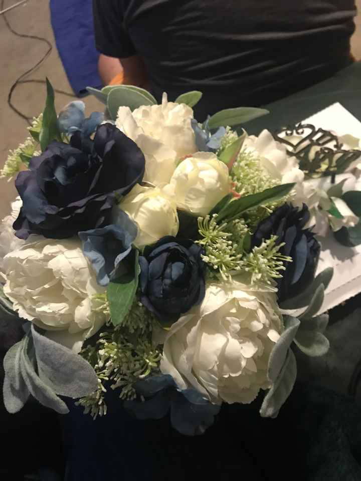 Help! To keep bouquet or not? - 1