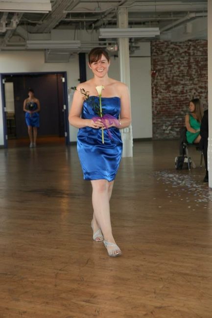 Bridesmaids carrying purses instead of flowers ?