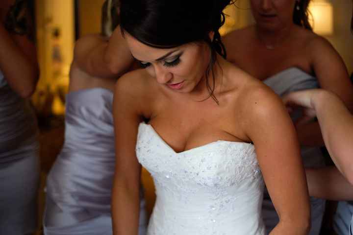 Anyone have pics of their overall wedding make up look, wearing false eyelashes?