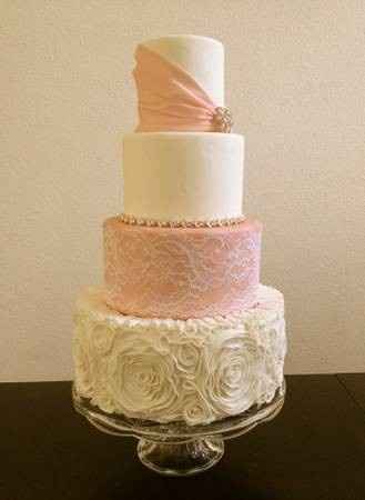 How will your wedding cake look like???? Do you have pictures????