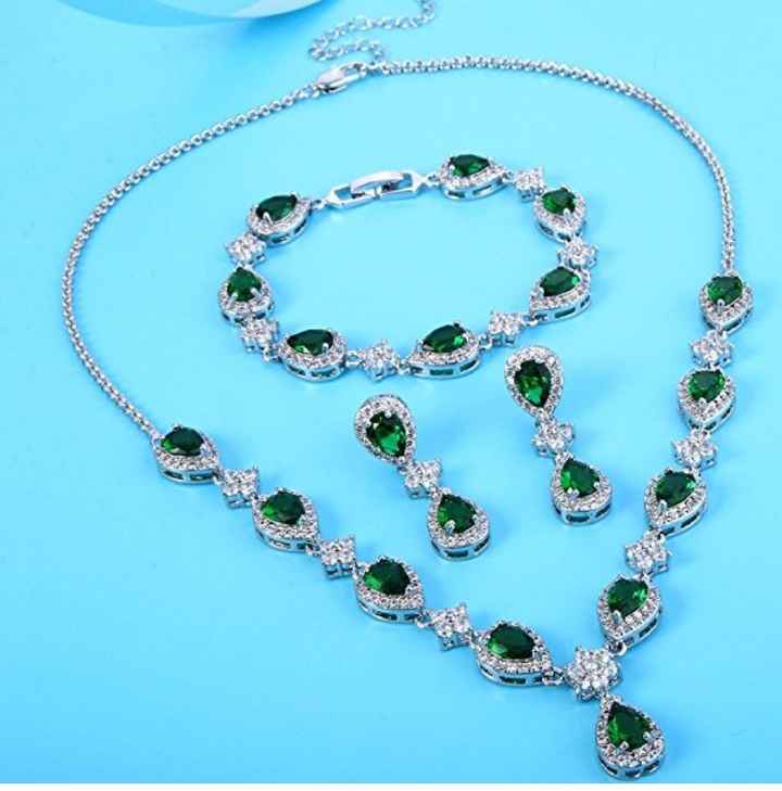 Does this jewelry go with my dress? - 1