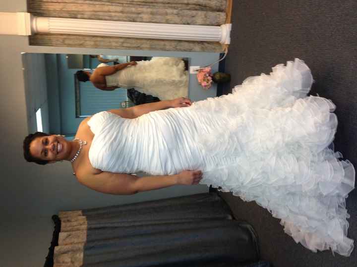 Plus size or full figured brides, let's see those gowns!