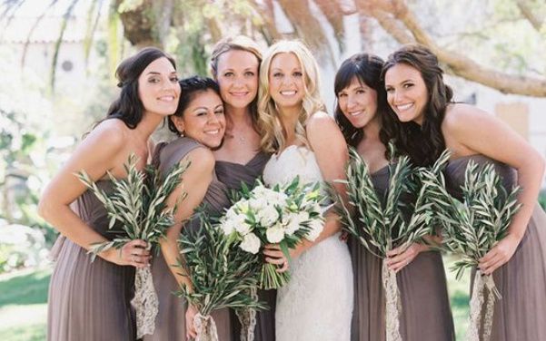 Very organic bridal bouquets! 