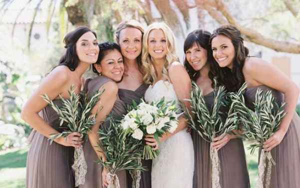 Very organic bridal bouquets! 