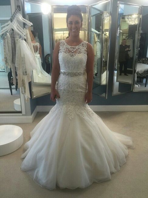 I looove dress threads! Are you rocking white?