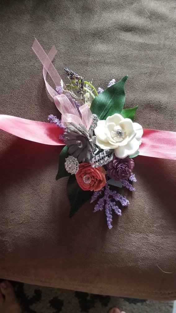 Bouquets and corsages and boutonnieres: Is anyone DIYing? - 1