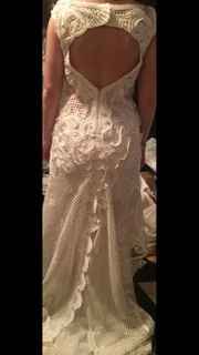 110 days out and I HATE MY DRESS.