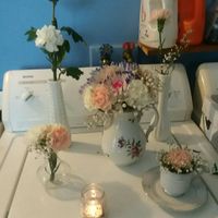  Are there any brides, doing their own centerpieces? - 1