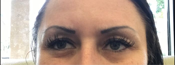 Eyelash extensions or false lashes? 1