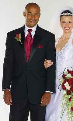 Does anyone have pics of their man's tux or suit??