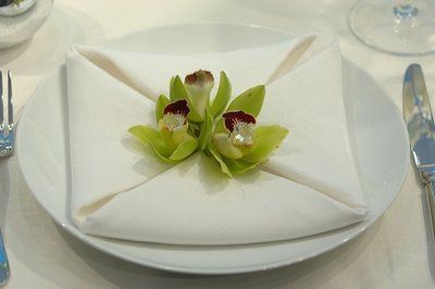 Show me your table arrangment/napkin folding please!