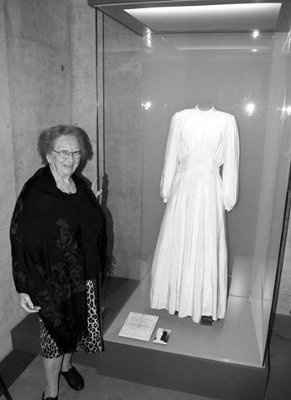 Last Post today I swear - A wedding dress story - Very touching *Long*