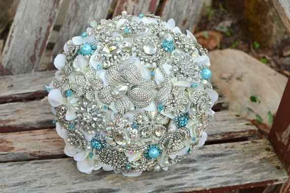 My brooch boquet is in!