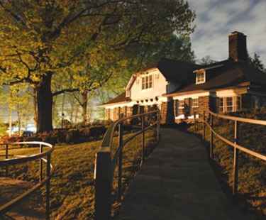 NEWBIE to WeddingWire! & booked my venue today! excited! *PICS*