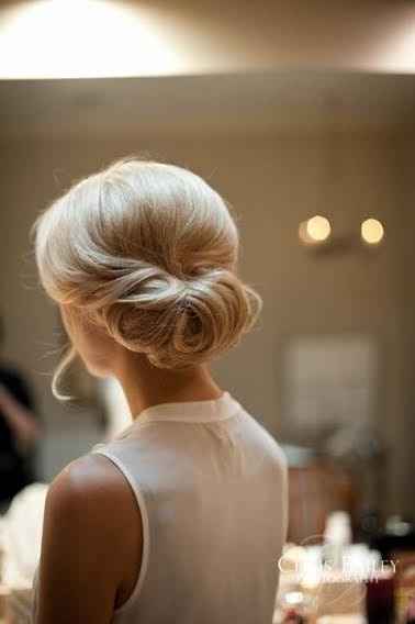 It's Friday! Let's see some wedding day hair choices!