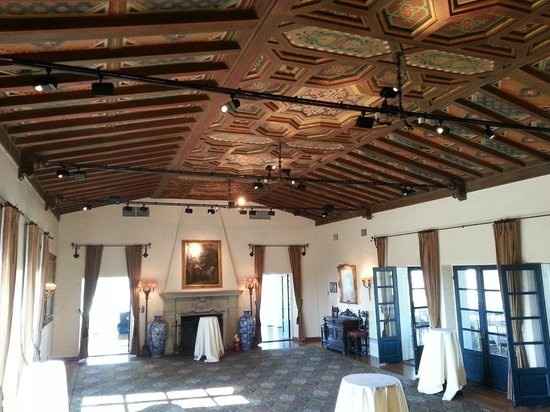 Show off your wedding venue!