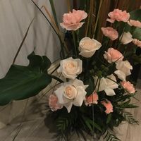Florist quality Vendelas in arrangement