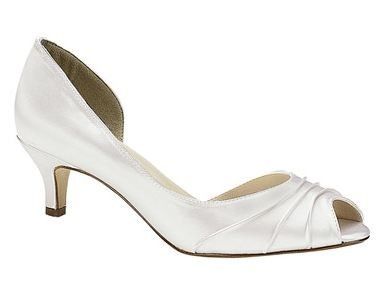 Not wearing heels? I am 5' 9" any ideas i dont exactly want to wear flats